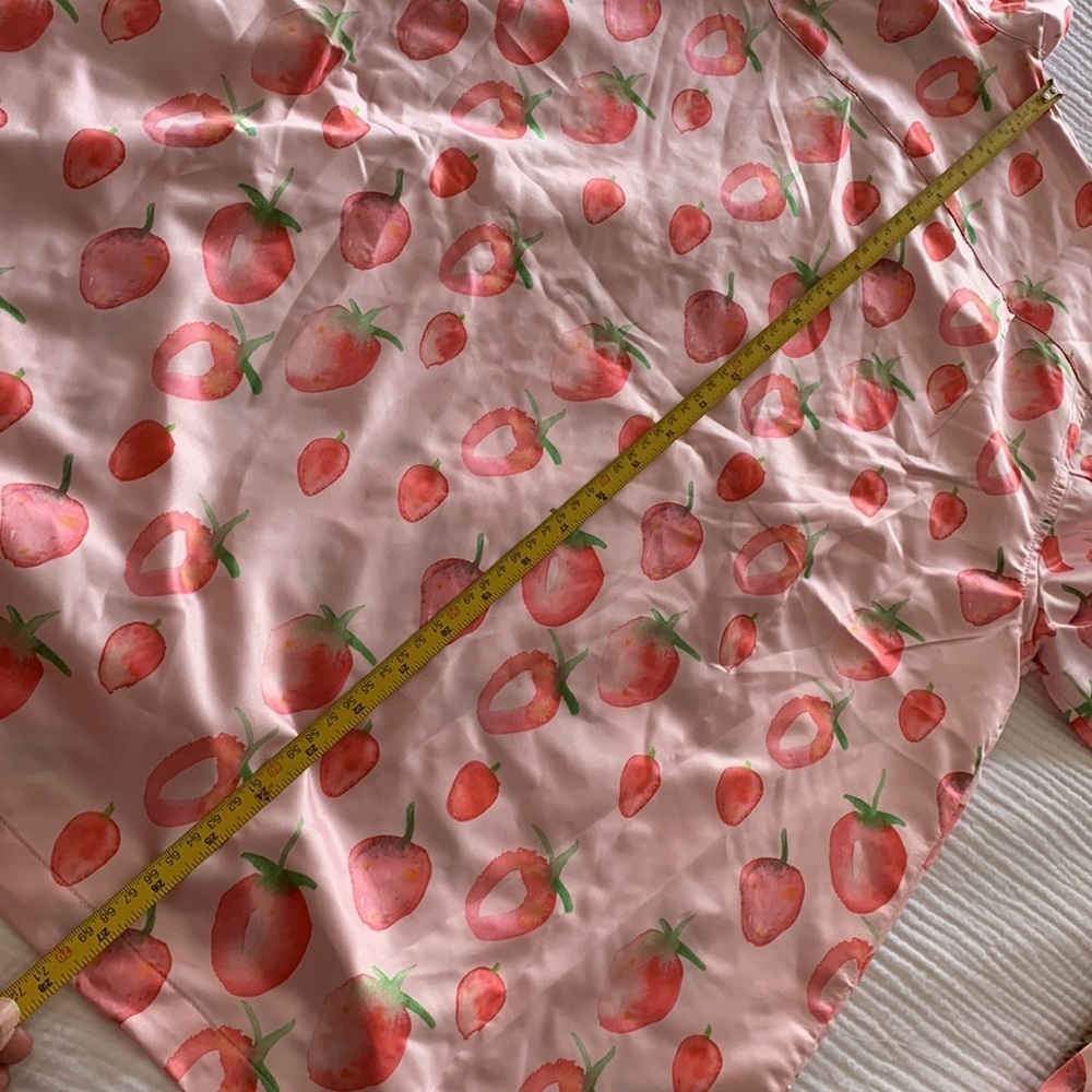 X Dessie Jackson Painted Strawberries Bowling Shirt - Picture 12 of 12